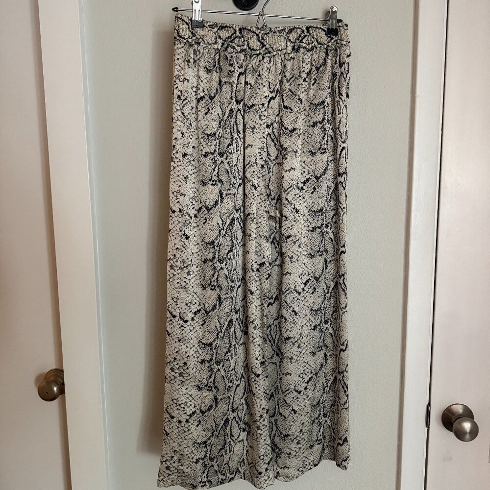 Reformation Silk Snake Skin Cropped Set - Size 8 - Picture 3 of 5